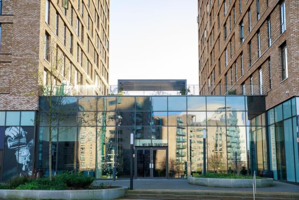 Modern Trafford 1Br Apartment-Free Parking-Cinema Room Manchester Esterno foto