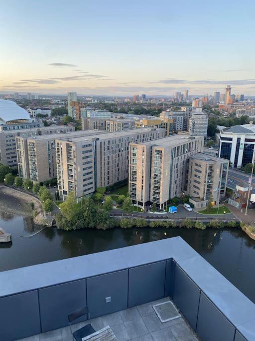 Modern Trafford 1Br Apartment-Free Parking-Cinema Room Manchester Esterno foto