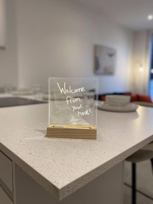 Modern Trafford 1Br Apartment-Free Parking-Cinema Room Manchester Esterno foto