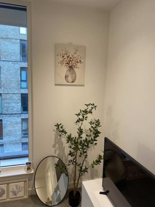 Modern Trafford 1Br Apartment-Free Parking-Cinema Room Manchester Esterno foto