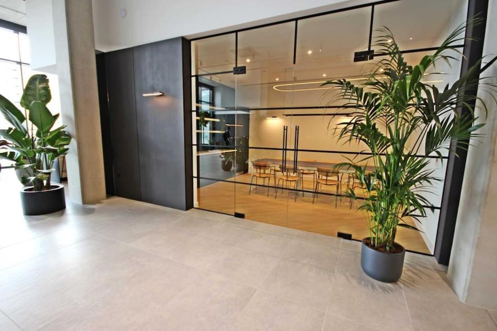 Modern Trafford 1Br Apartment-Free Parking-Cinema Room Manchester Esterno foto