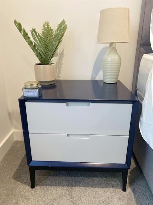 Modern Trafford 1Br Apartment-Free Parking-Cinema Room Manchester Esterno foto