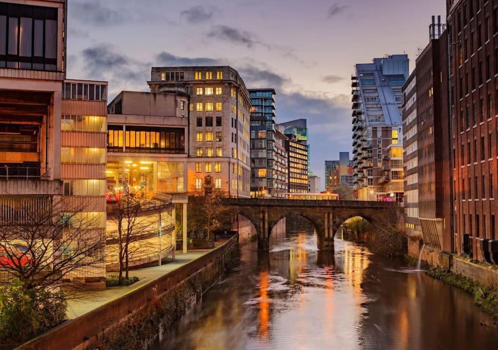 Modern Trafford 1Br Apartment-Free Parking-Cinema Room Manchester Esterno foto
